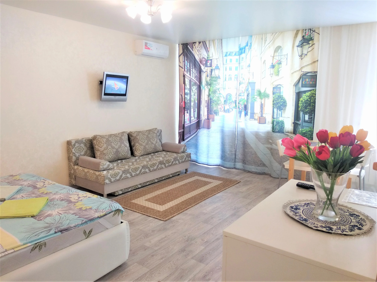 Апартаменты возле площади 1905 года