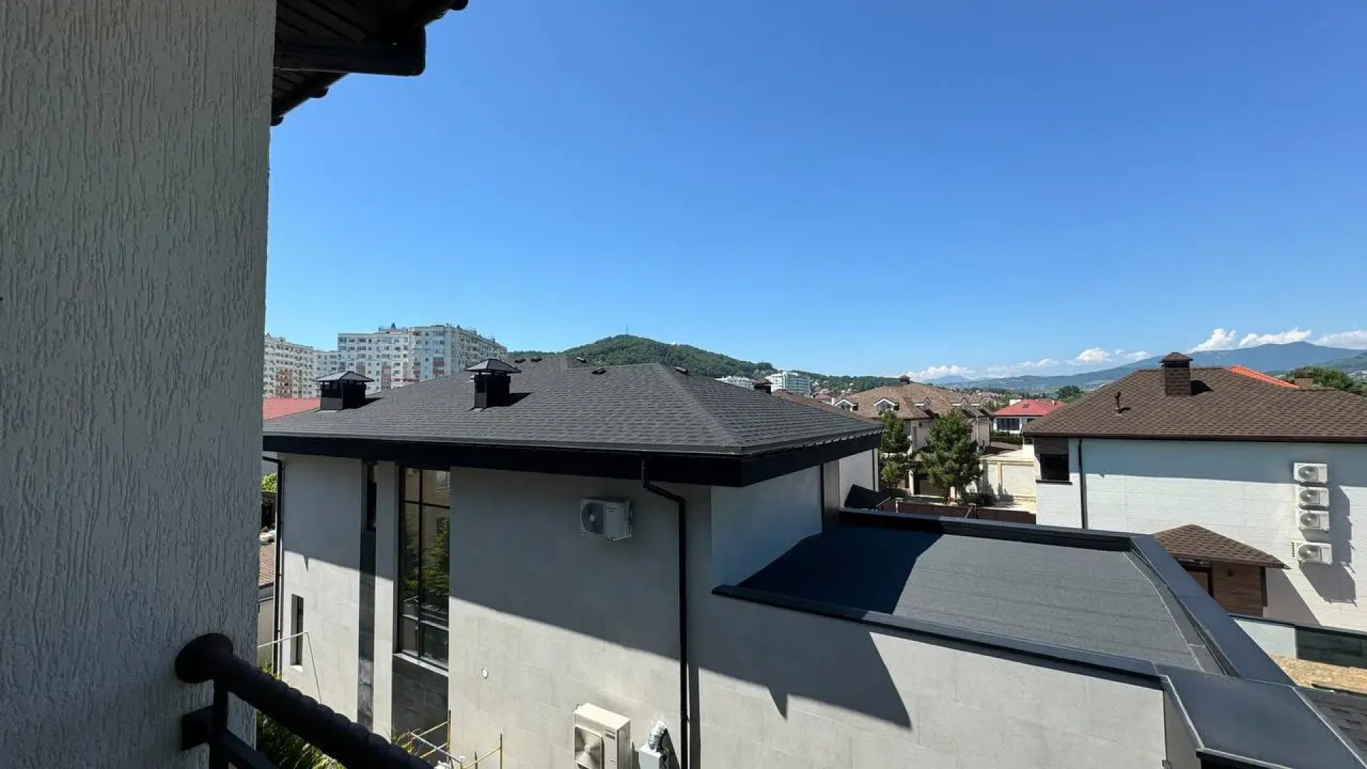 Квартиры с балконами и видом на горы на Мелетяна 5а