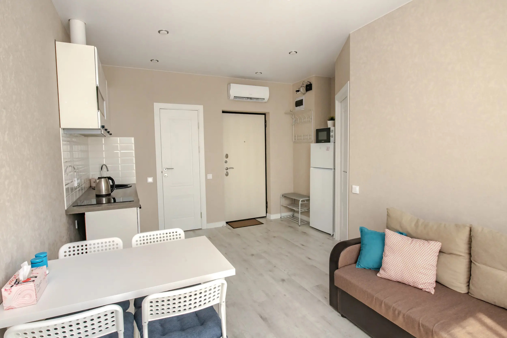 Апартаменты TopHouse на Брянской 18 двухкомнатные