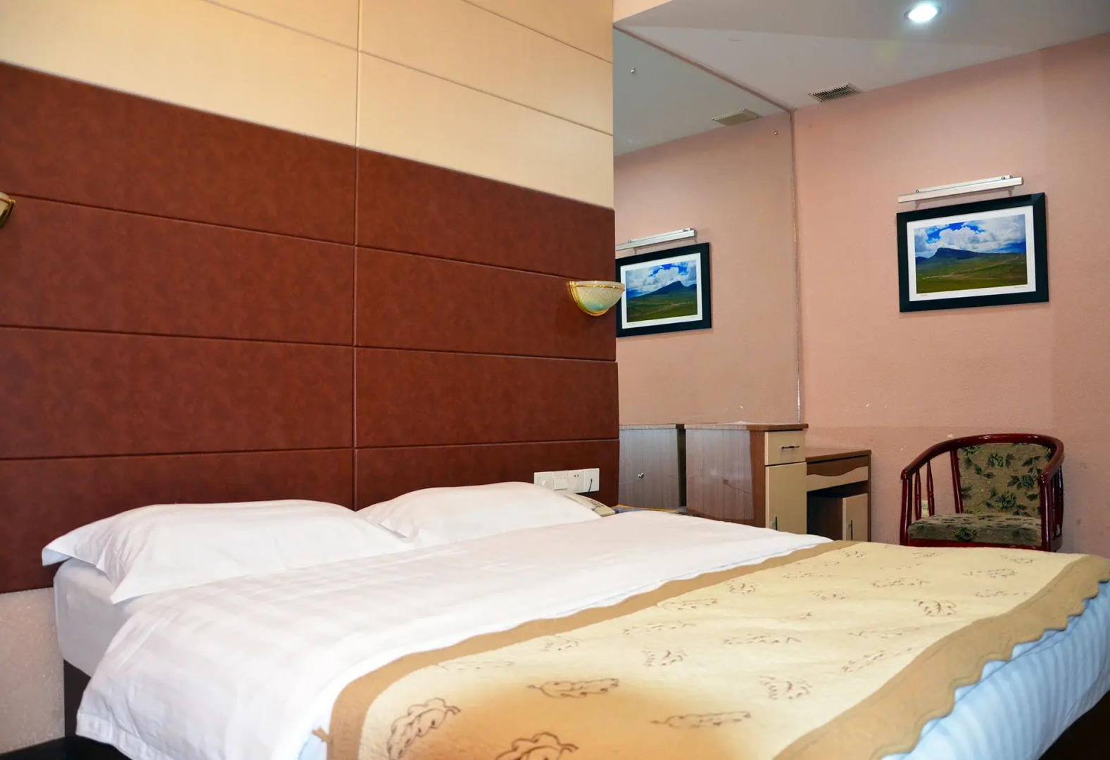 Отель 50100 Hotel & Restaurant