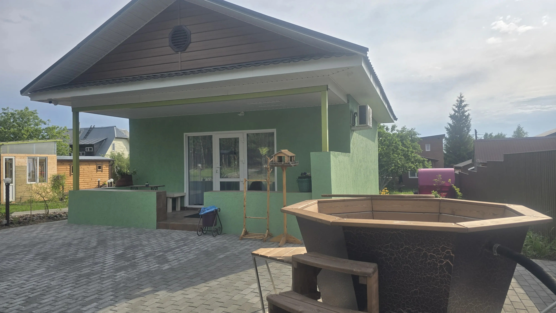 Частный дом с террасой Изумруд