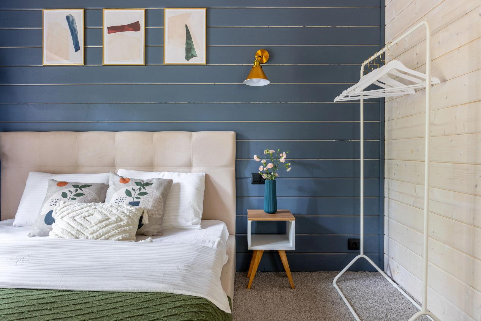 Частный дом в еловом лесу