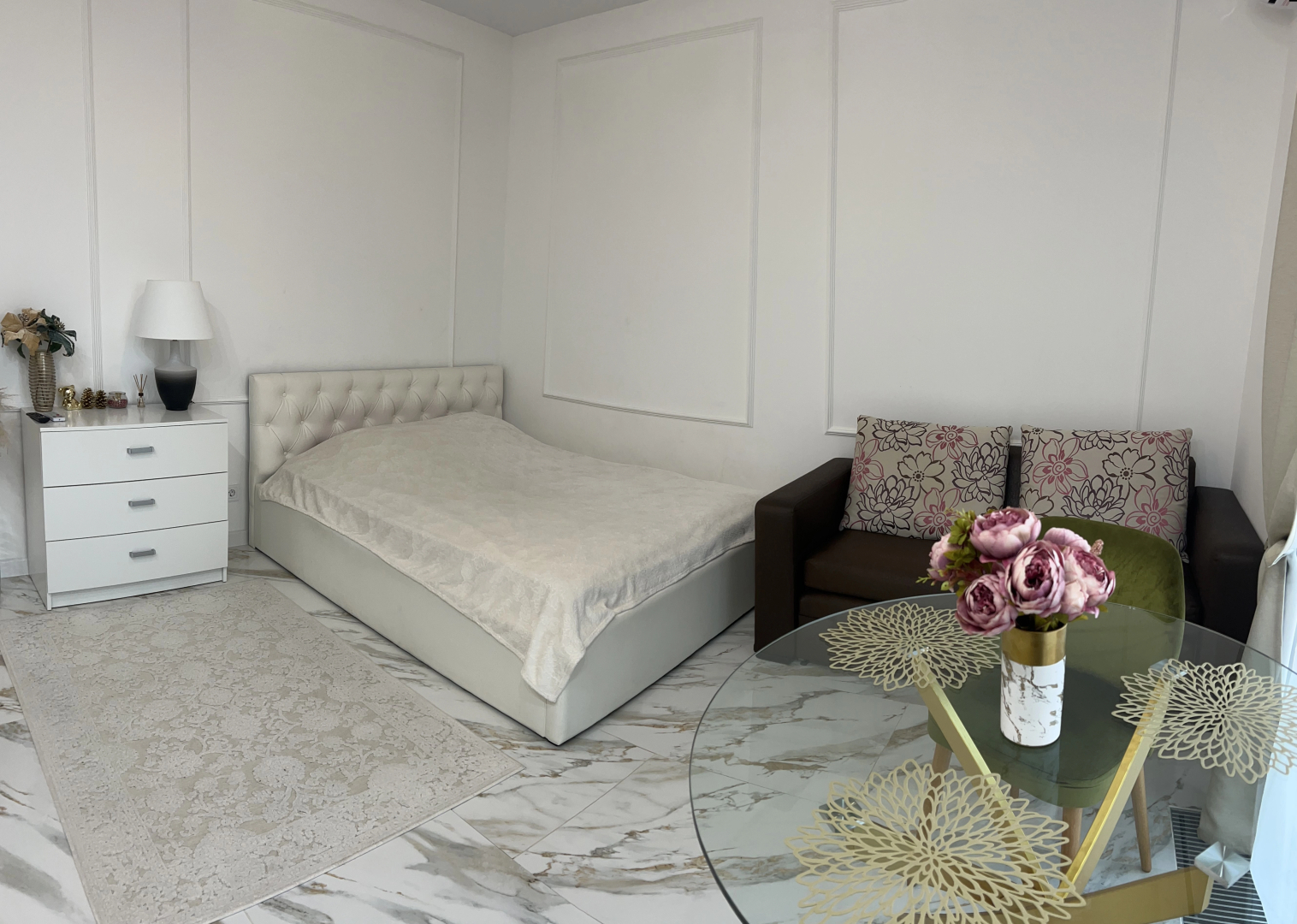S Basseynom ZHK Metropol Apartments