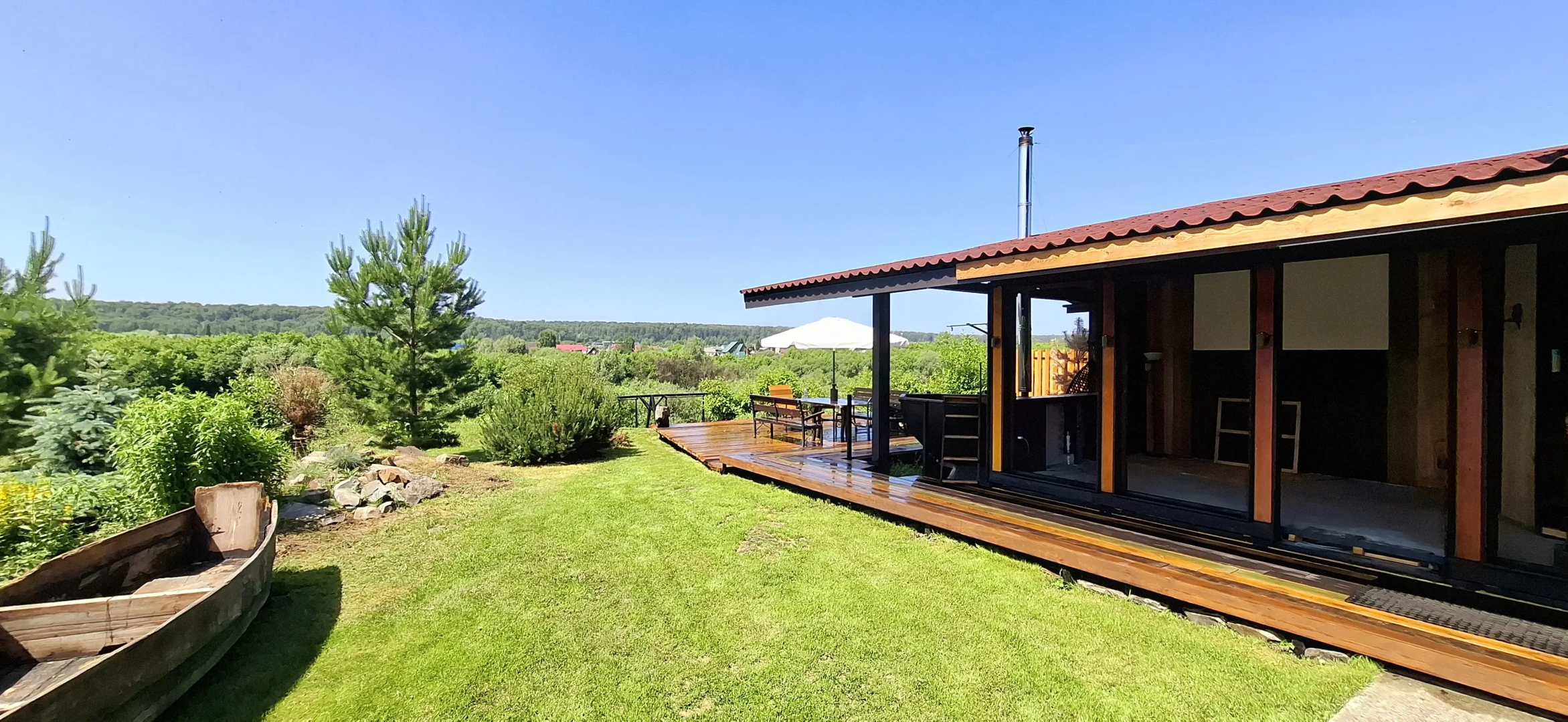 Гостевой Дом с кораблем на берегу реки