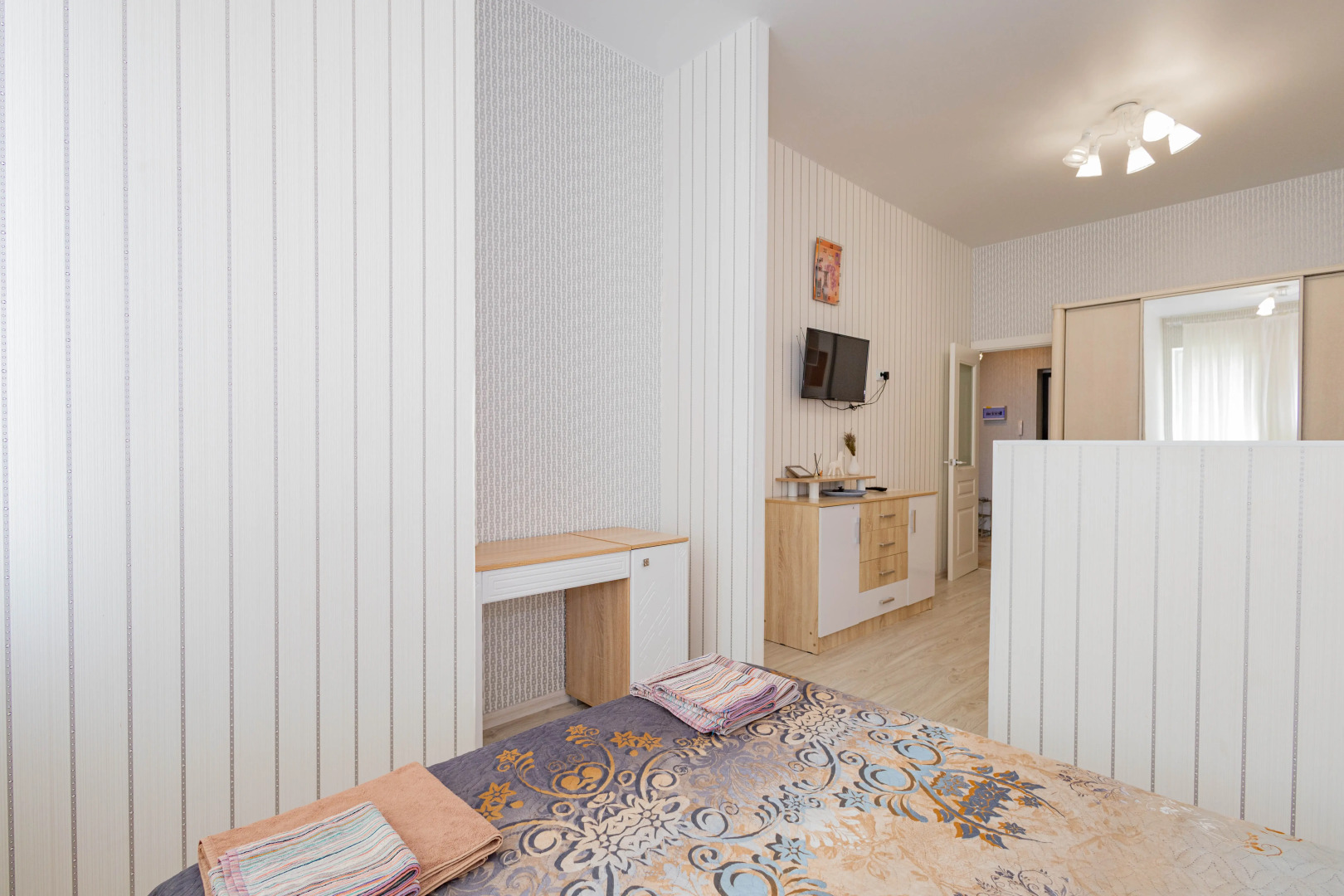 Апартаменты новые и комфортные возле красивого озера