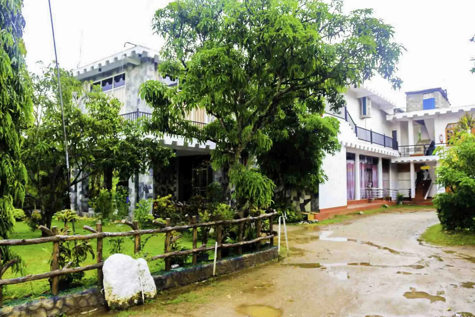 Гостевой Дом Yoho Little Rose Inn