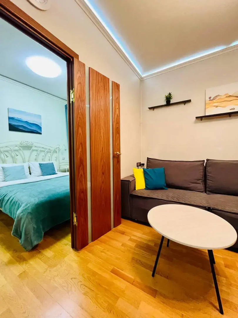 Квартира Уютная 2-х комнатная в 1 минуте от метро Академическая