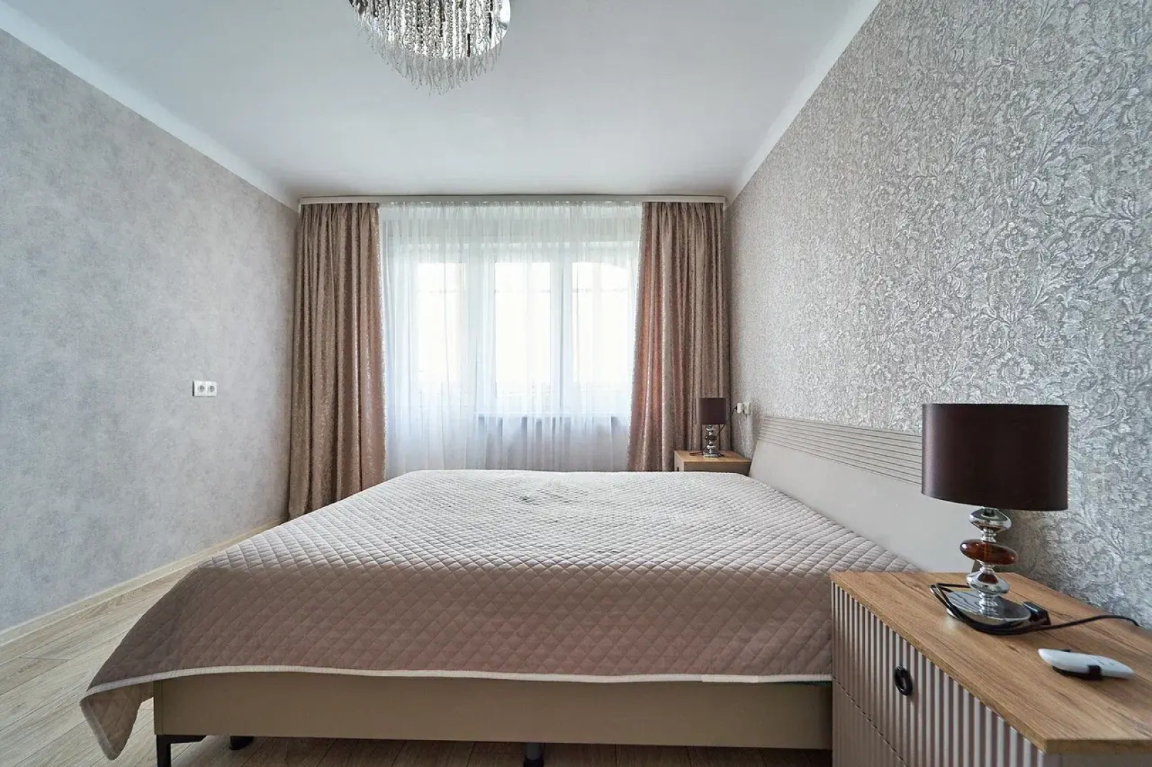 Квартира Большая 4-х комнатная квартира недалеко от центра