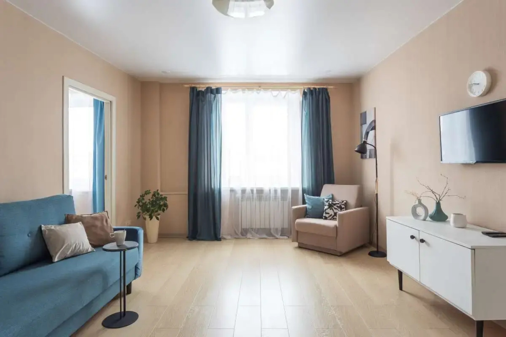 Апартаменты двухкомнатные с Видом на Привокзальную Площадь Hygge Karelia