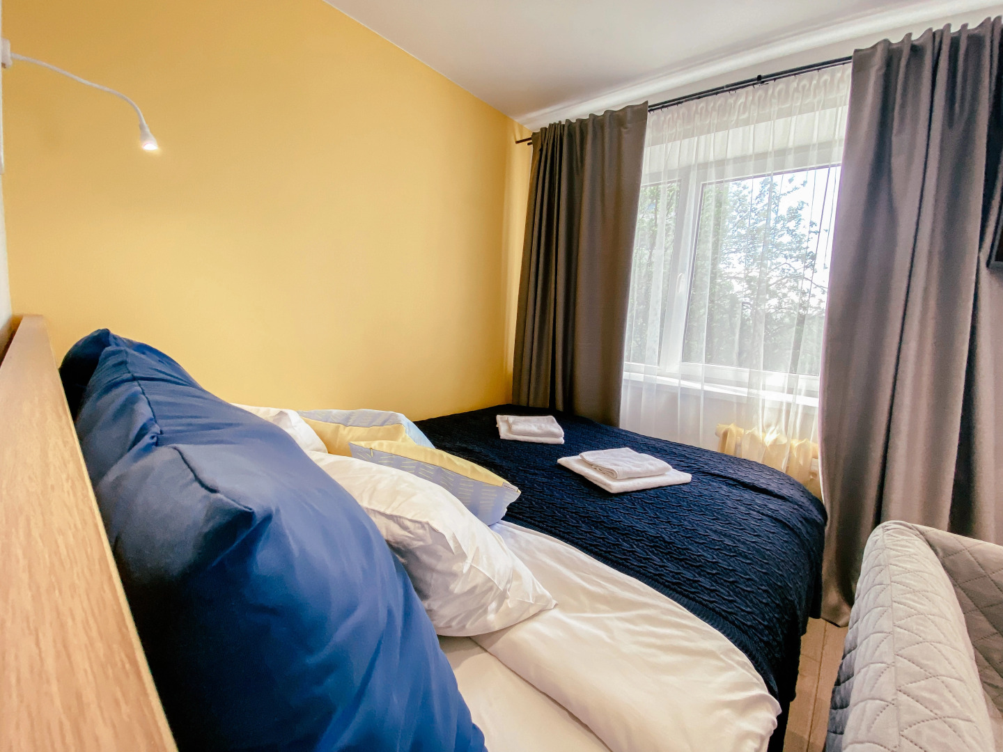 Arctic House Yellow в центре города