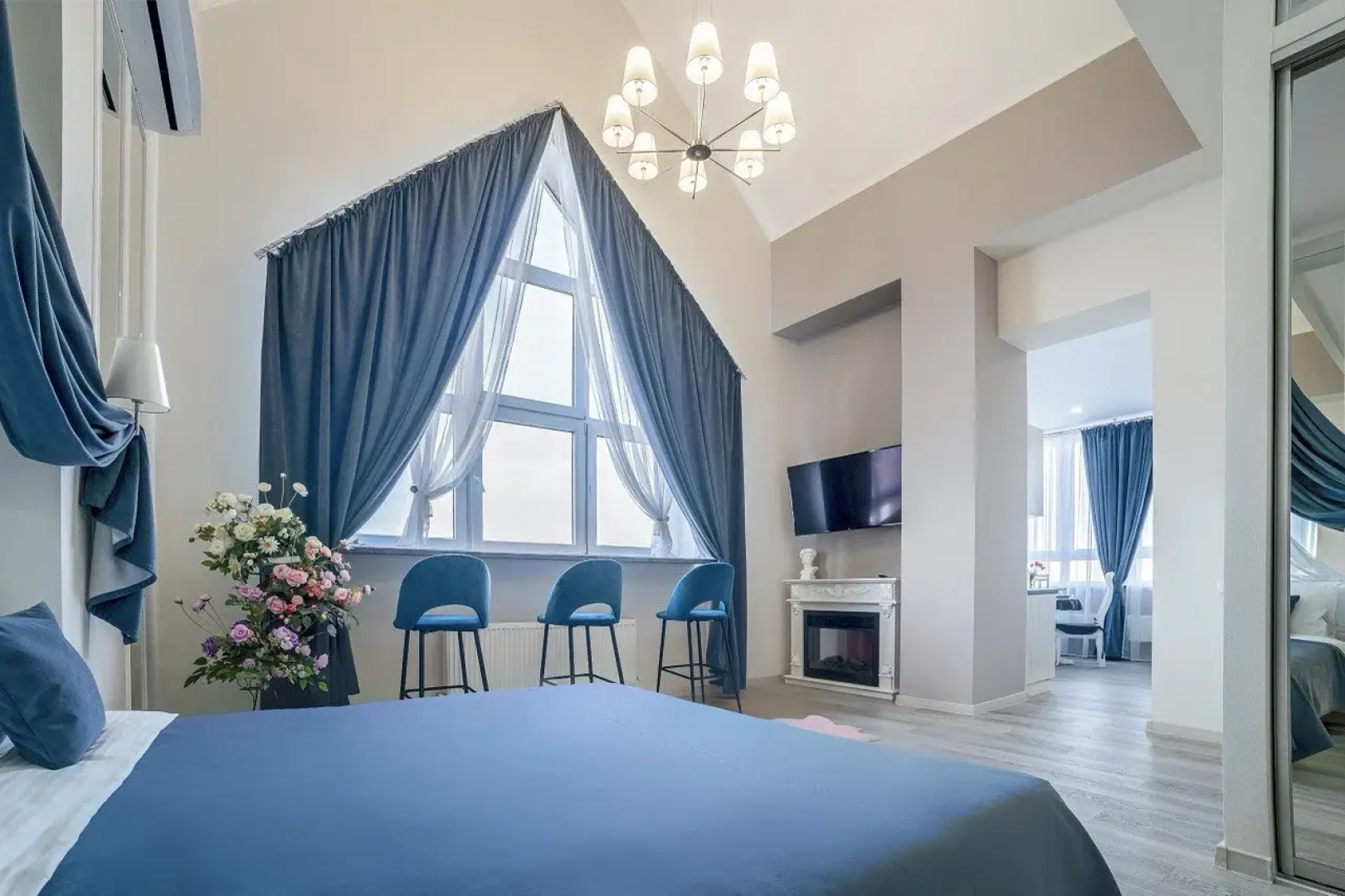 Апартаменты Бриллиант Apart Energy с Джакузи и Камином