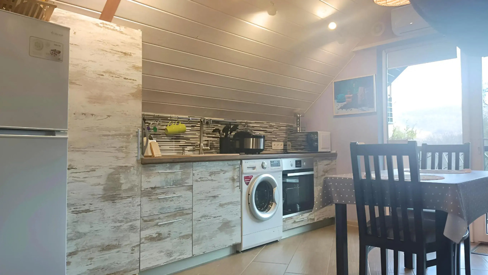 Частный дом Дом в лесу с видом на горы