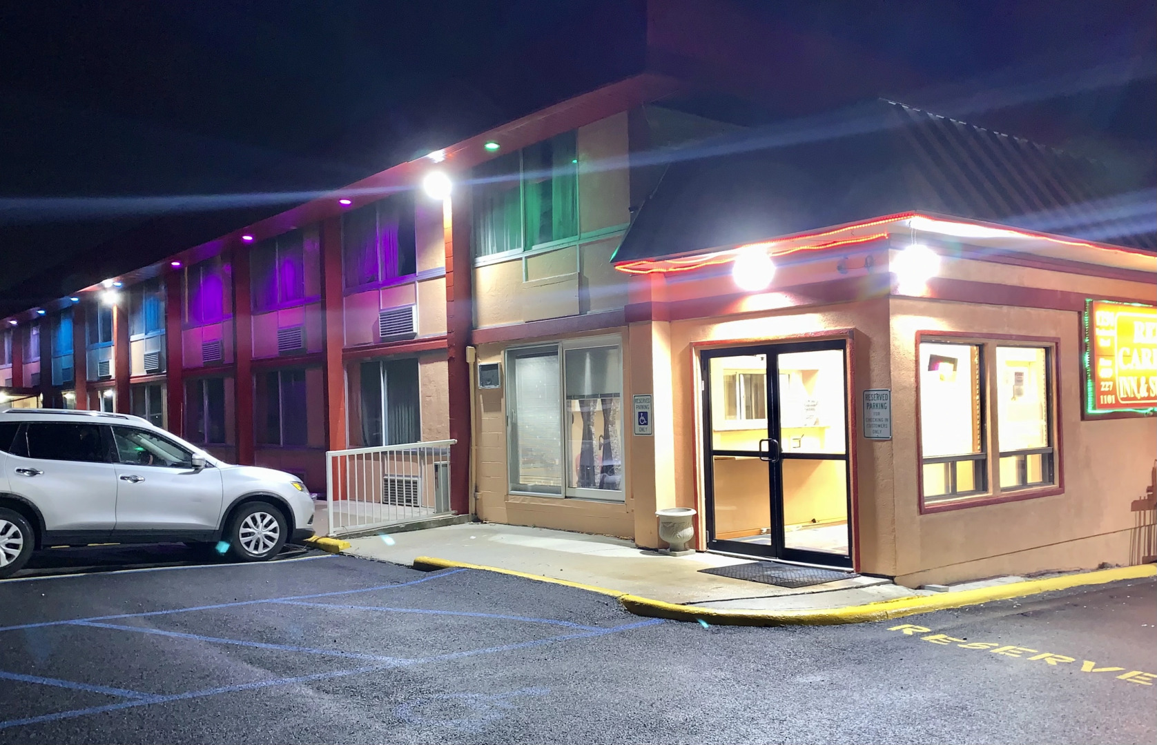 Отель Red carpet Inn & Suites