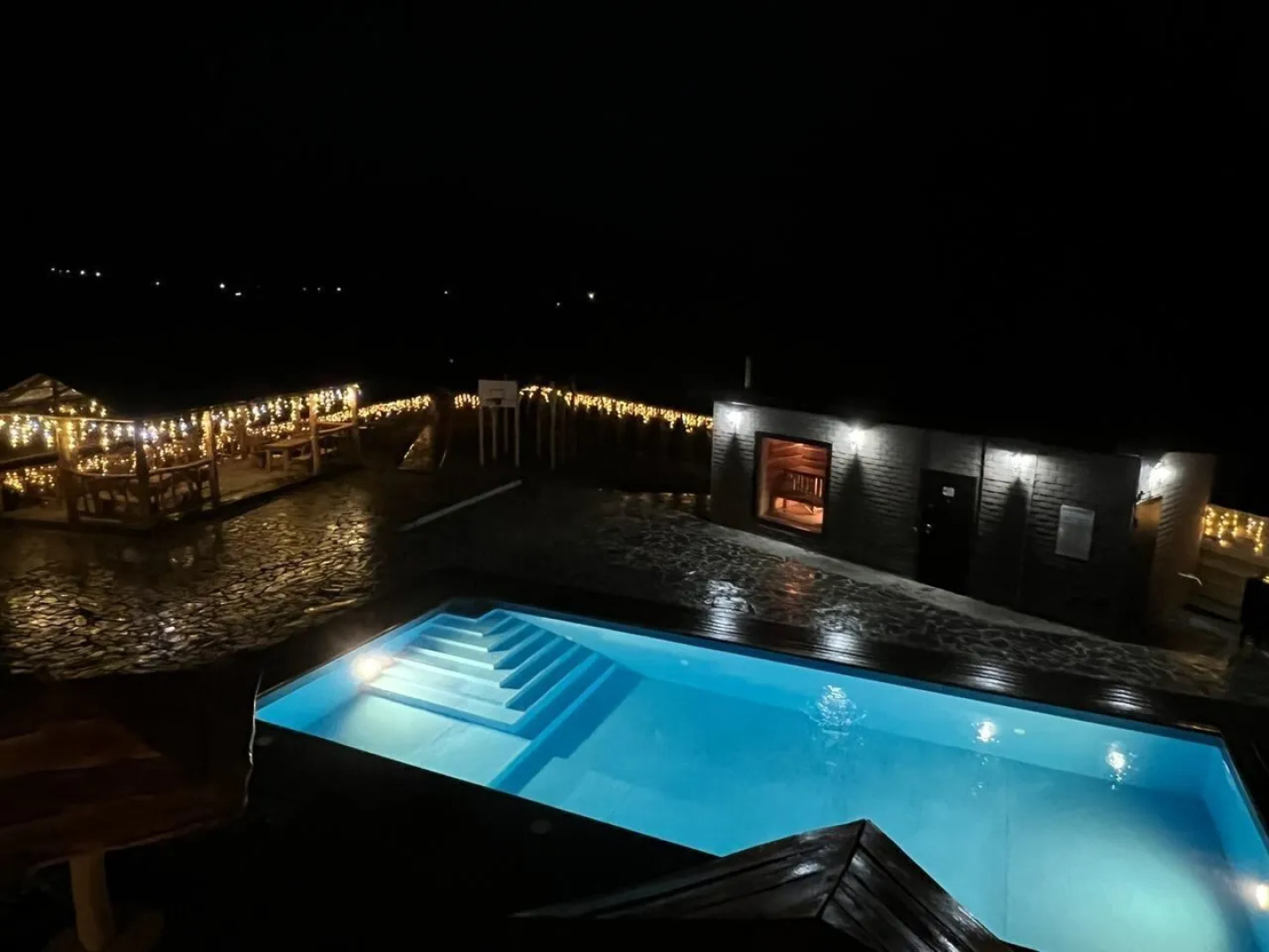 Частный дом с бассейном