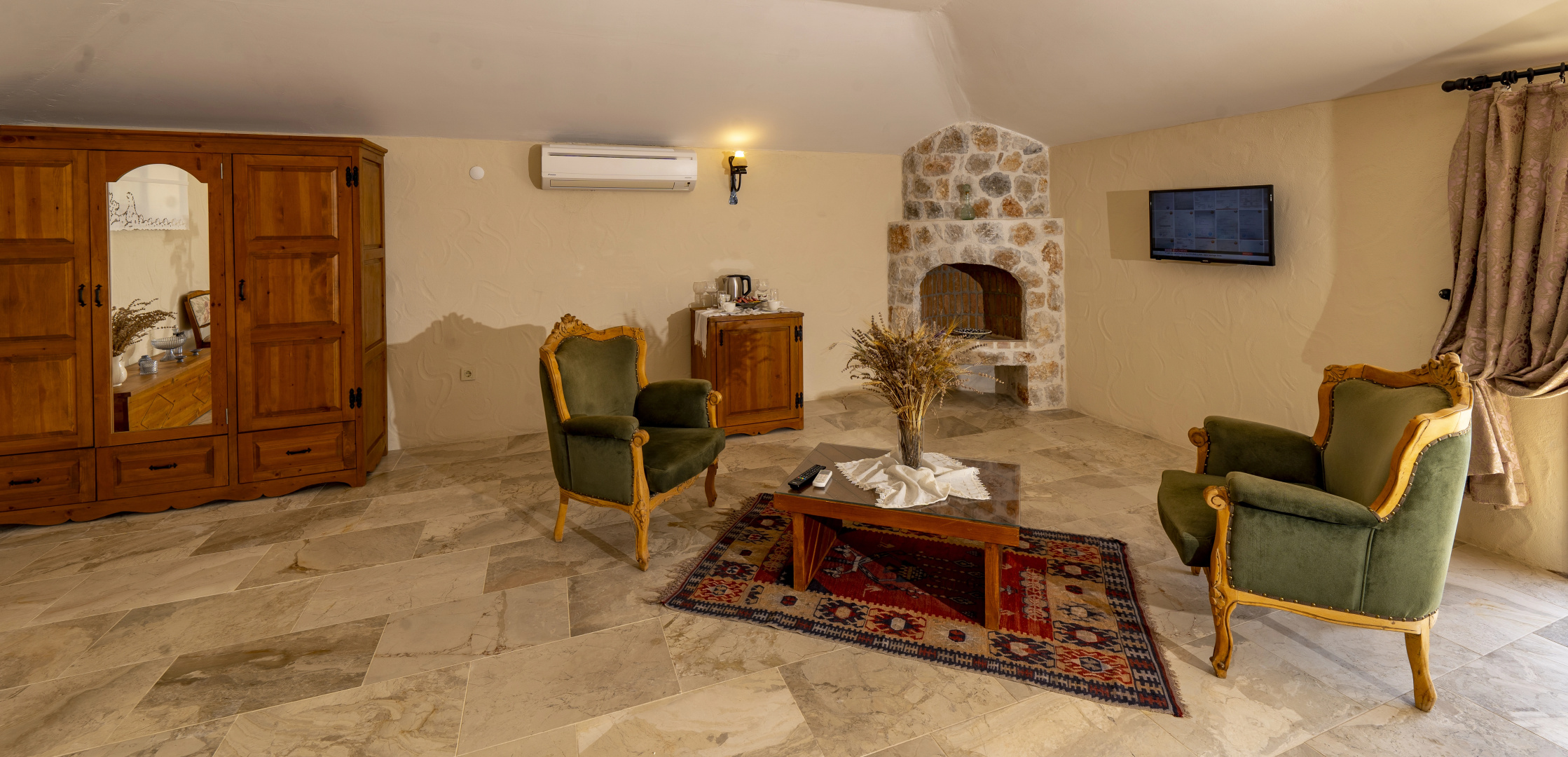 Отель Mandarin & Mango Boutique Hotel