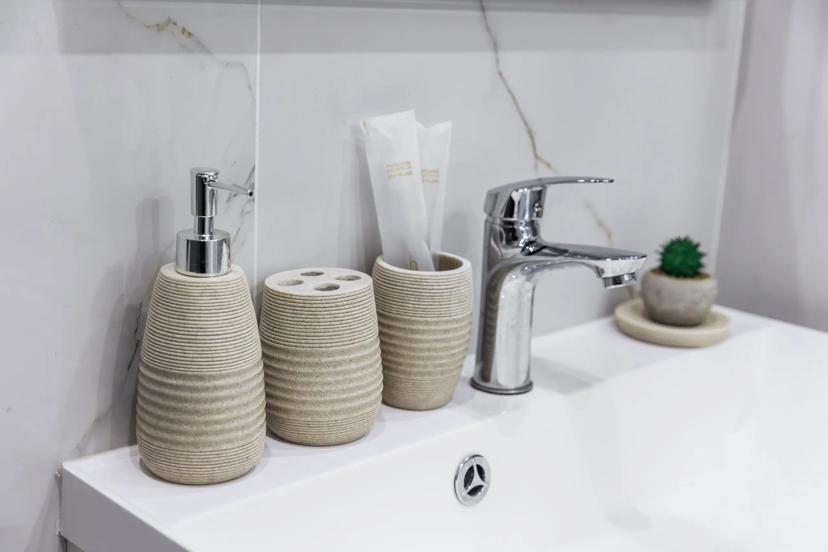 Апартаменты ADT Meridian White Marble