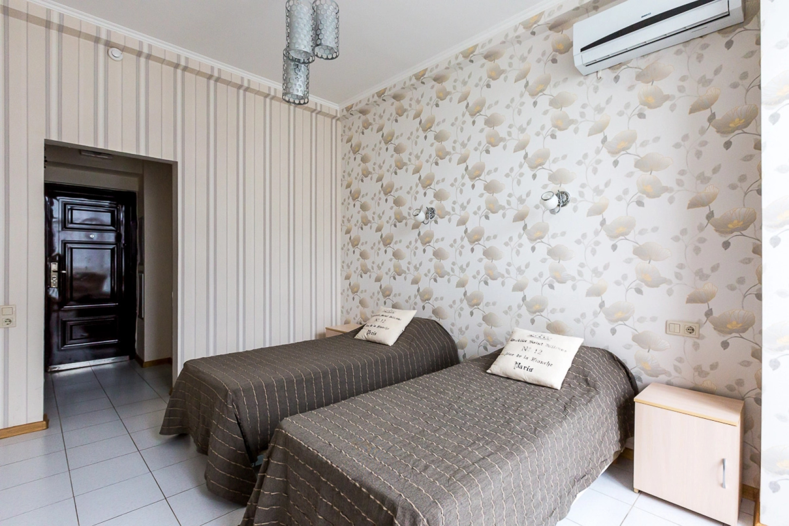 Апартаменты Светлана-Центр у моря с видом на сад магнолий