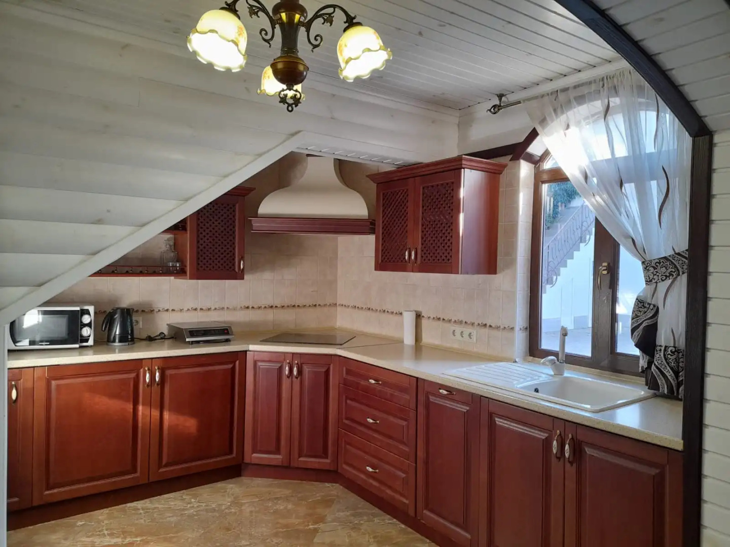 Частный Дом на Берегу Моря с Бассейном