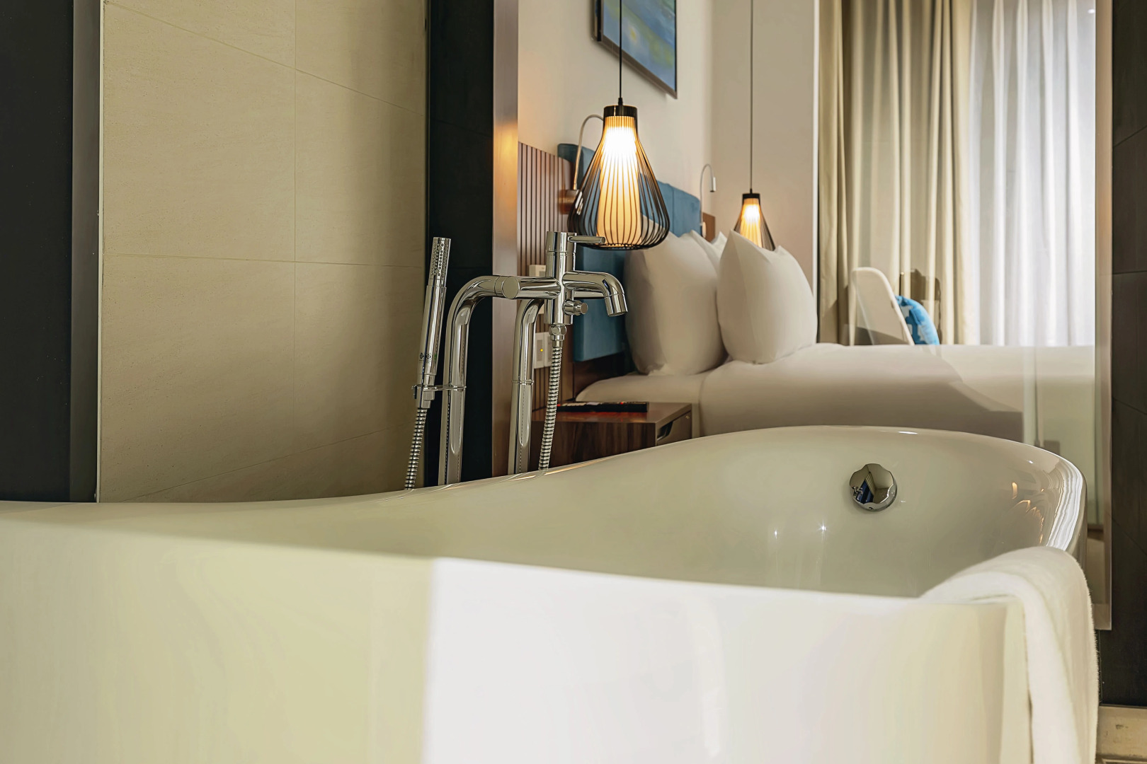 Отель Maximilan Danang Beach