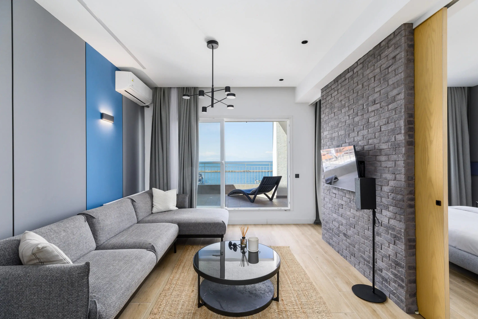 Апартаменты Oddity Seafront Penthouse