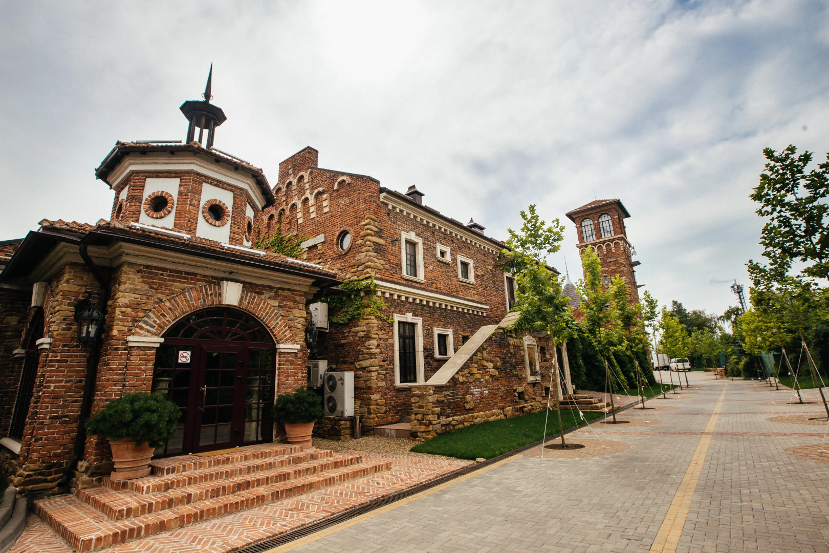 Отель Old House Resort & Spa
