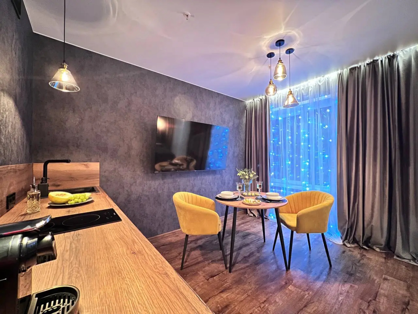 Апартаменты УHИKAЛЬНAЯ СTУДИЯ С МИНИ-БАСCЕЙHОМ НA ДВOИХ!