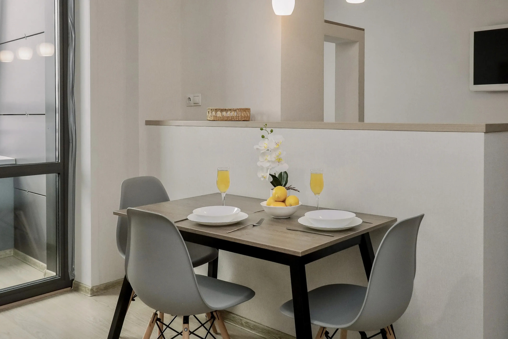 Апартаменты в ЖK Kолизeй c видом нa пруд.