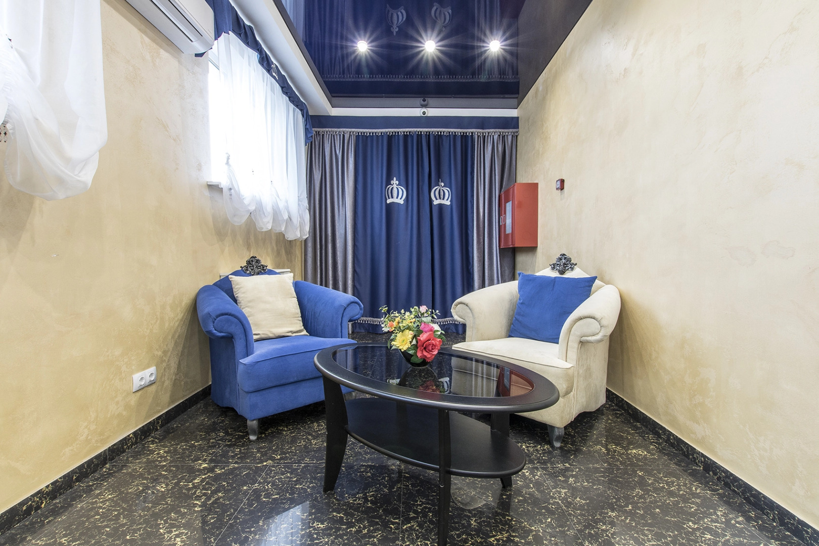 Отель Корона