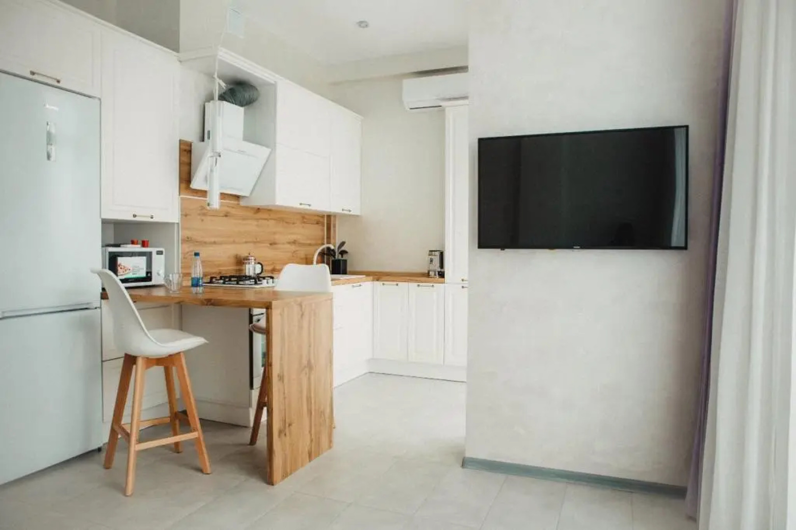 Море квартир уютная студия с панорамными окнами в центре Адлера 5