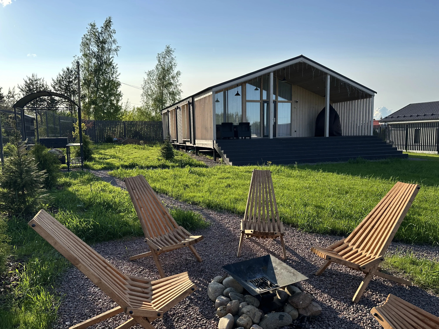 Частный дом Forested home на горке