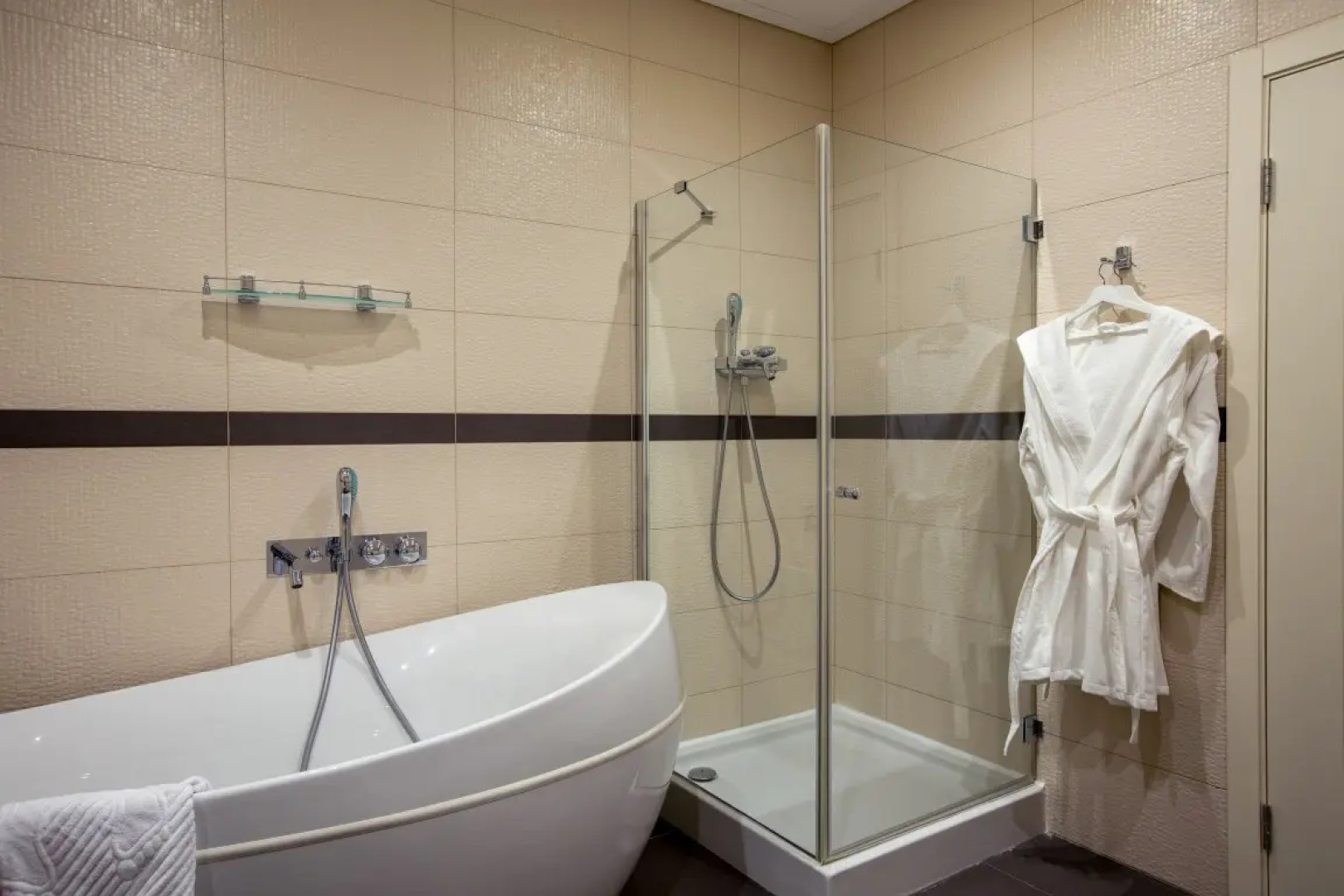 Rockmond 58 Junior Suite 9