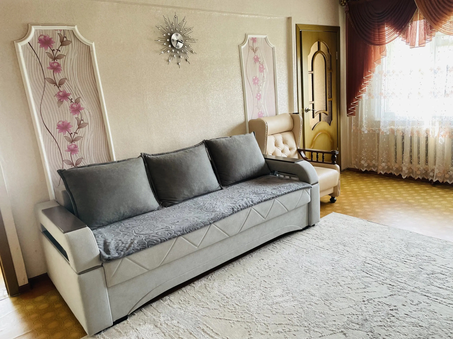 Квартира Трехкомнатная на Угольщиков, 28