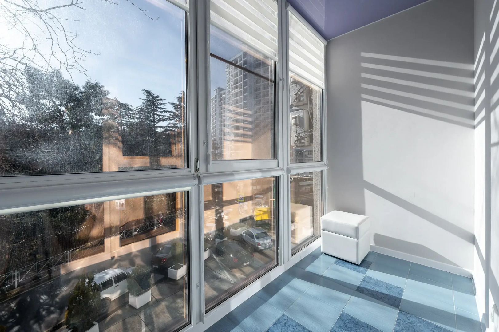 Светлая квартира с панорамными окнами. МПС 82