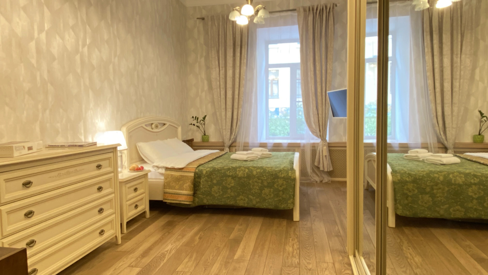 Трехкомантная квартира у летнего сада в Мозаичном дворе