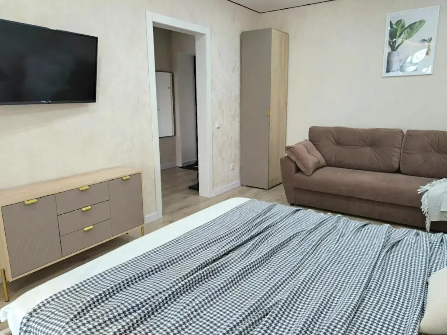 Квартира 6 местная с новым ремонтом около метро Горки парка и ТЦ