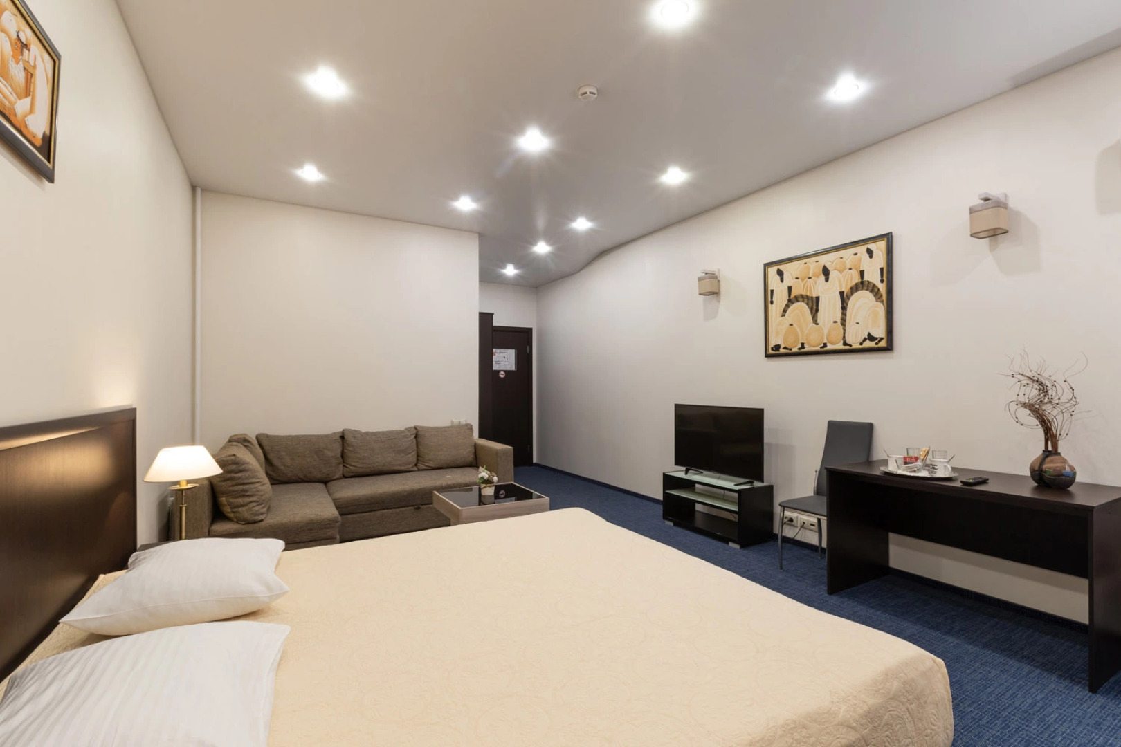 Отель Артхофф