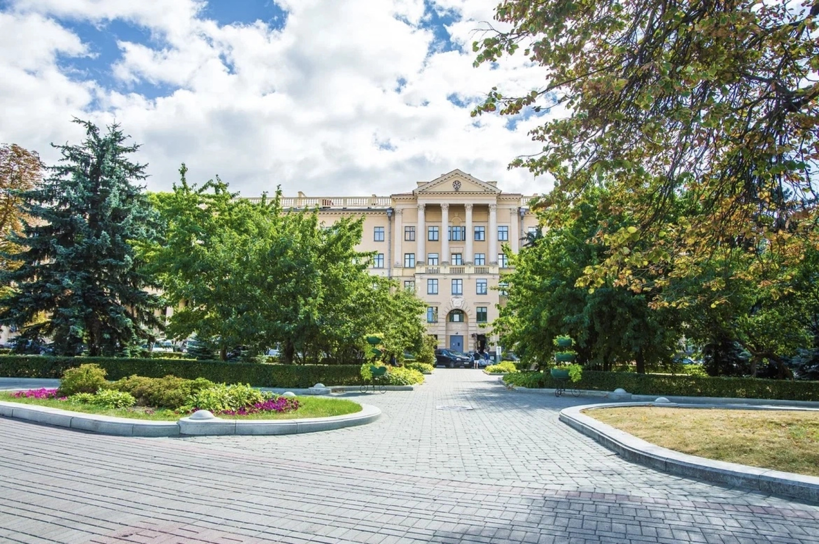 Апартаменты на проспекте Независимости 36