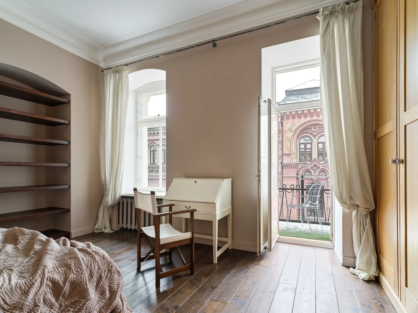 Апартаменты Двухуровневые Palazzo 250 кв.м с Высокими Потолками и Мансардными Окнами