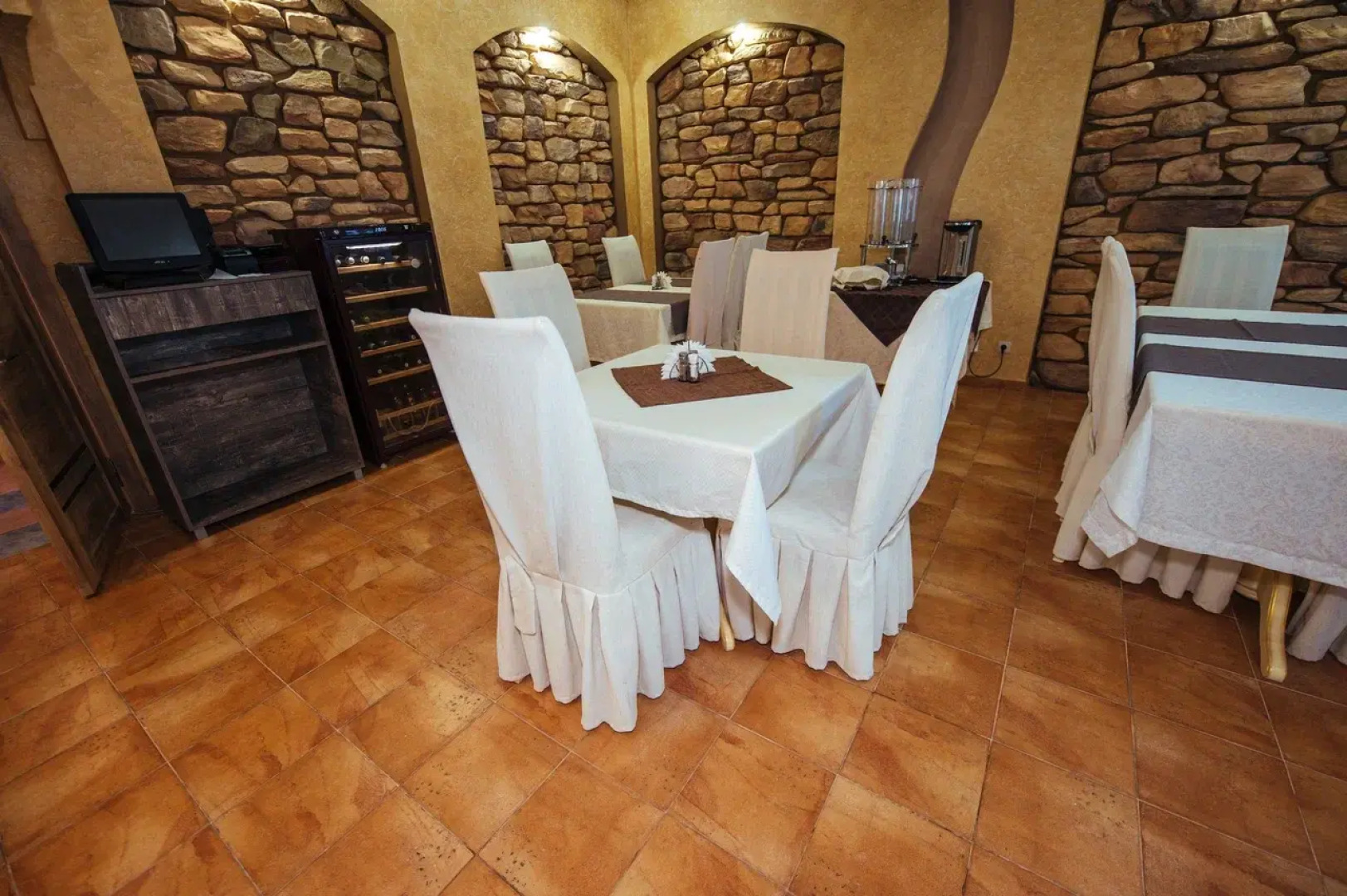 Отель Торнадо