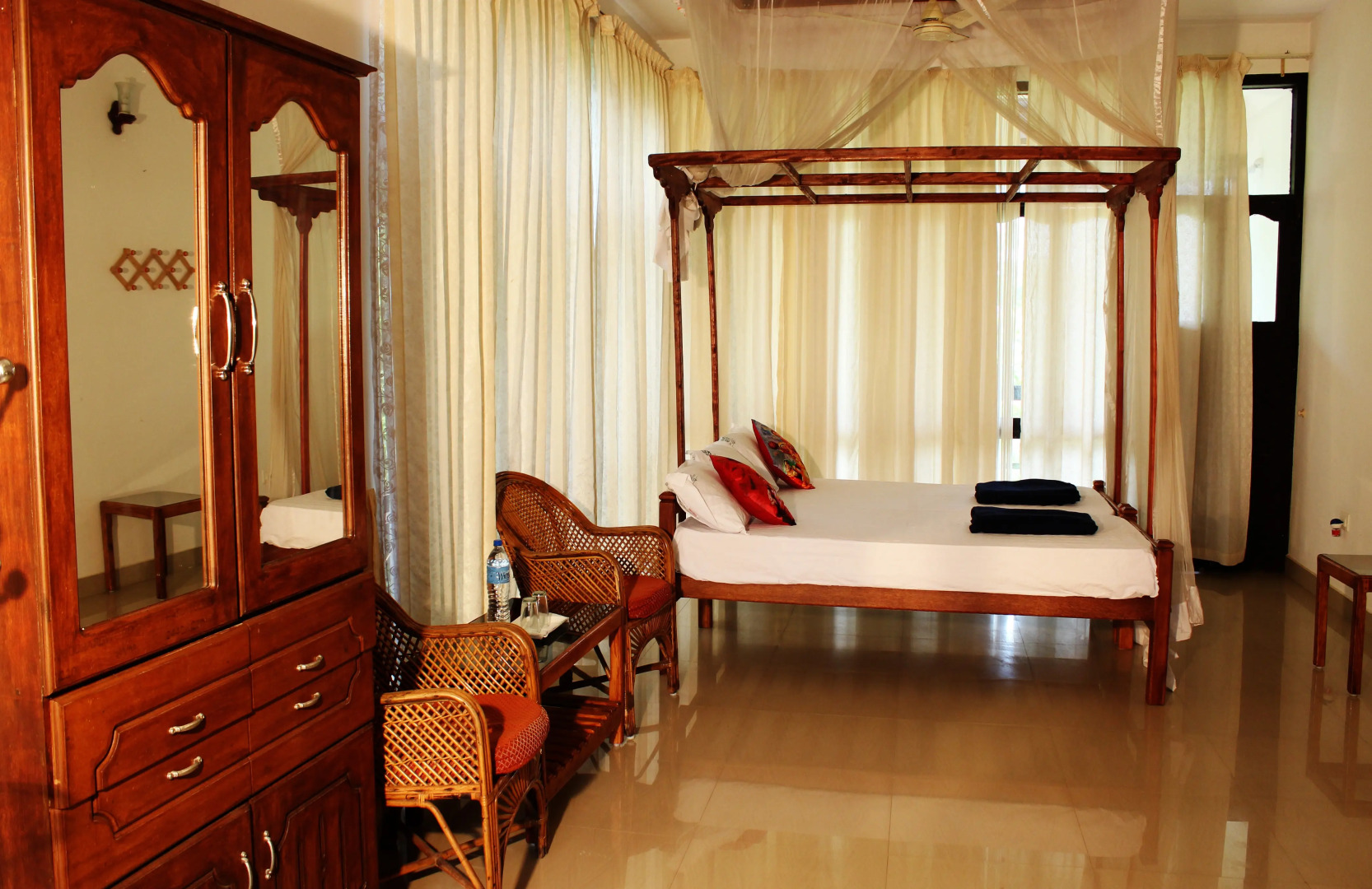 Отель True Blue Beach Resort