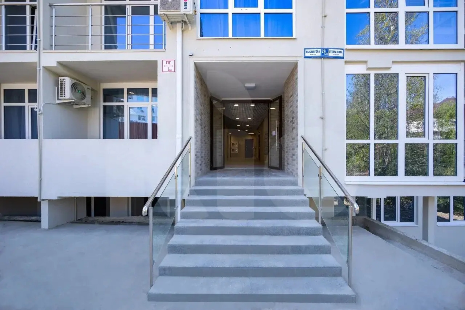 Апартаменты с Балконом и Шикарным Видом на Парк