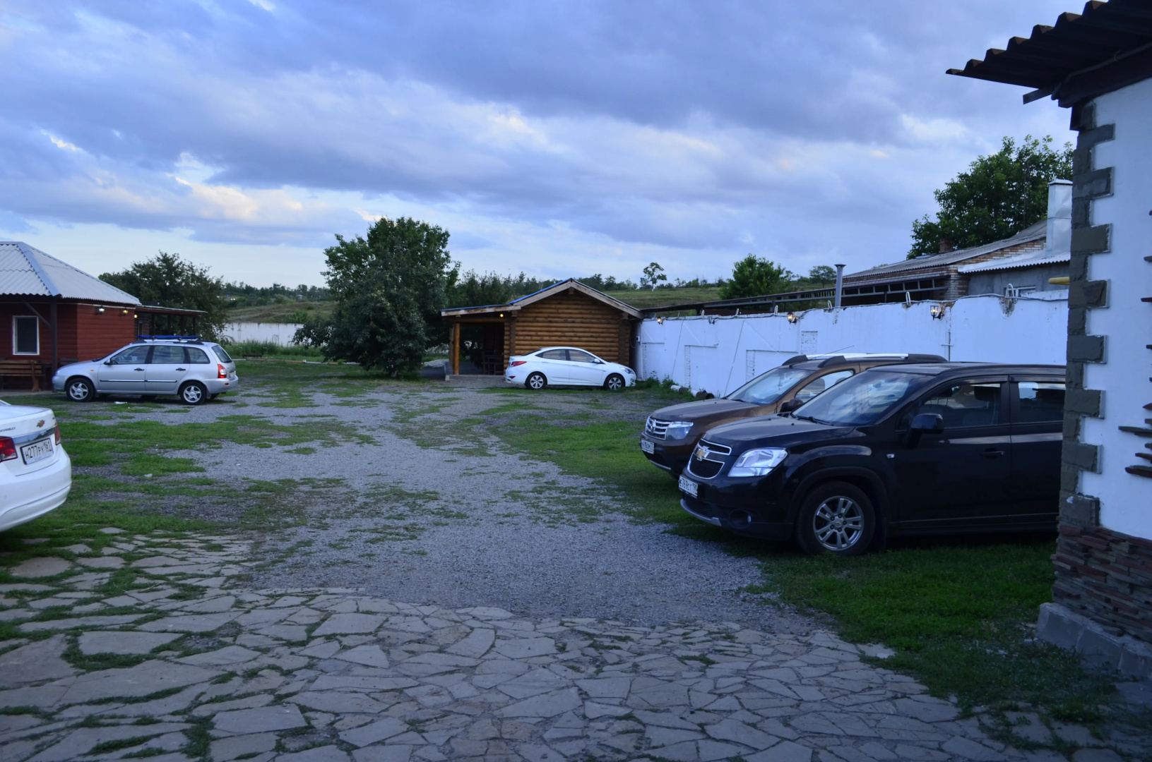 Belyij Dom Na Trasse M4 Don Hotel	