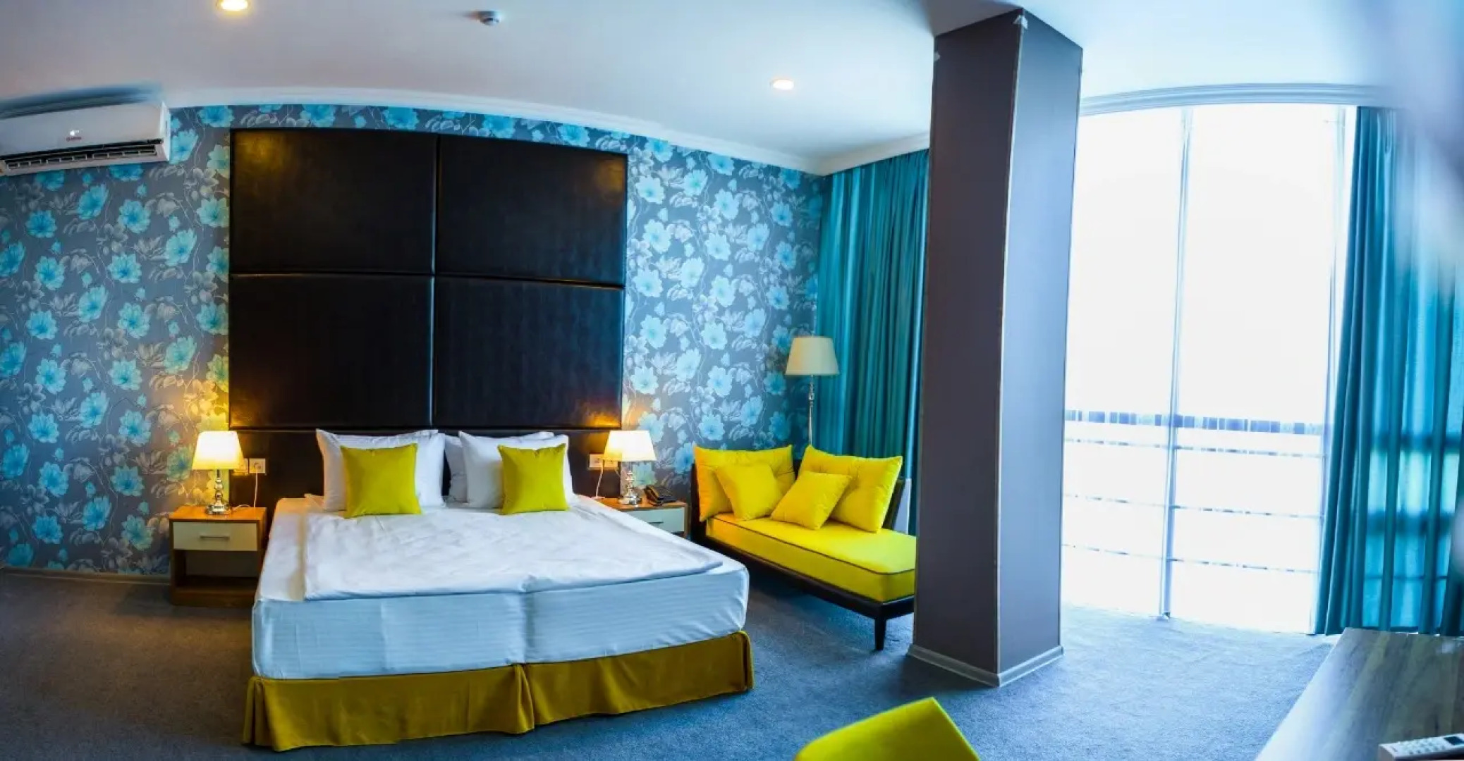 Отель Square Inn