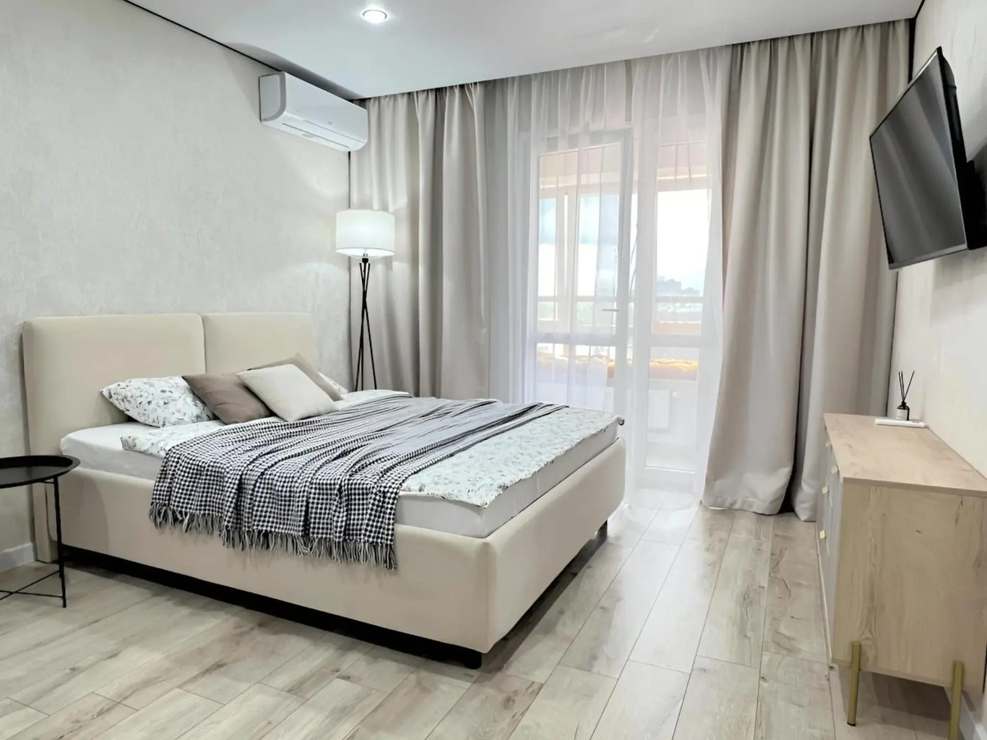 Квартира 6 местная с новым ремонтом около метро Горки парка и ТЦ