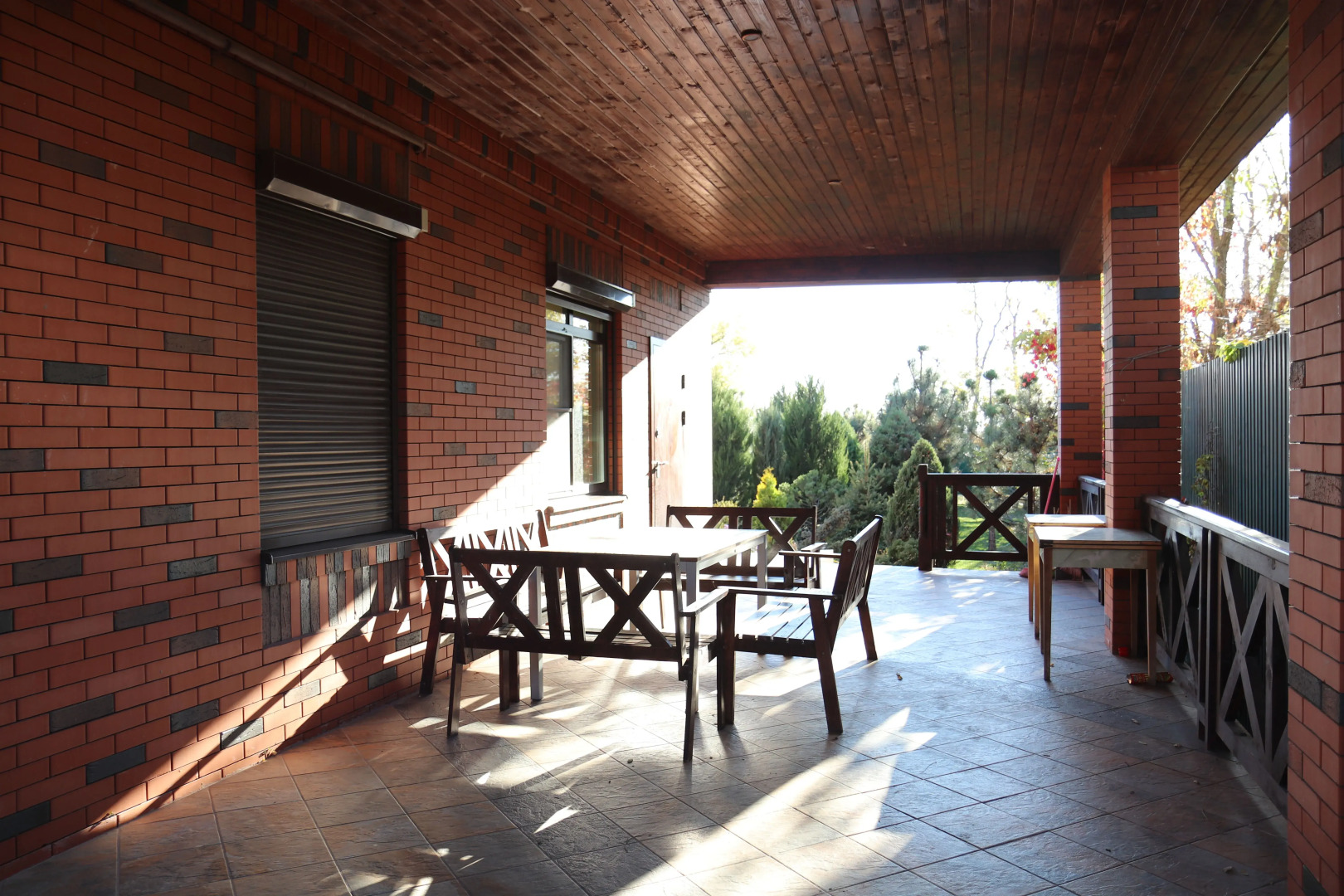 Частный Дом Шале  Pinebrook  Круглогодично Утопающий в Зелени с Сезонным Бассейном, для Семейного Отдыха у Реки Дон