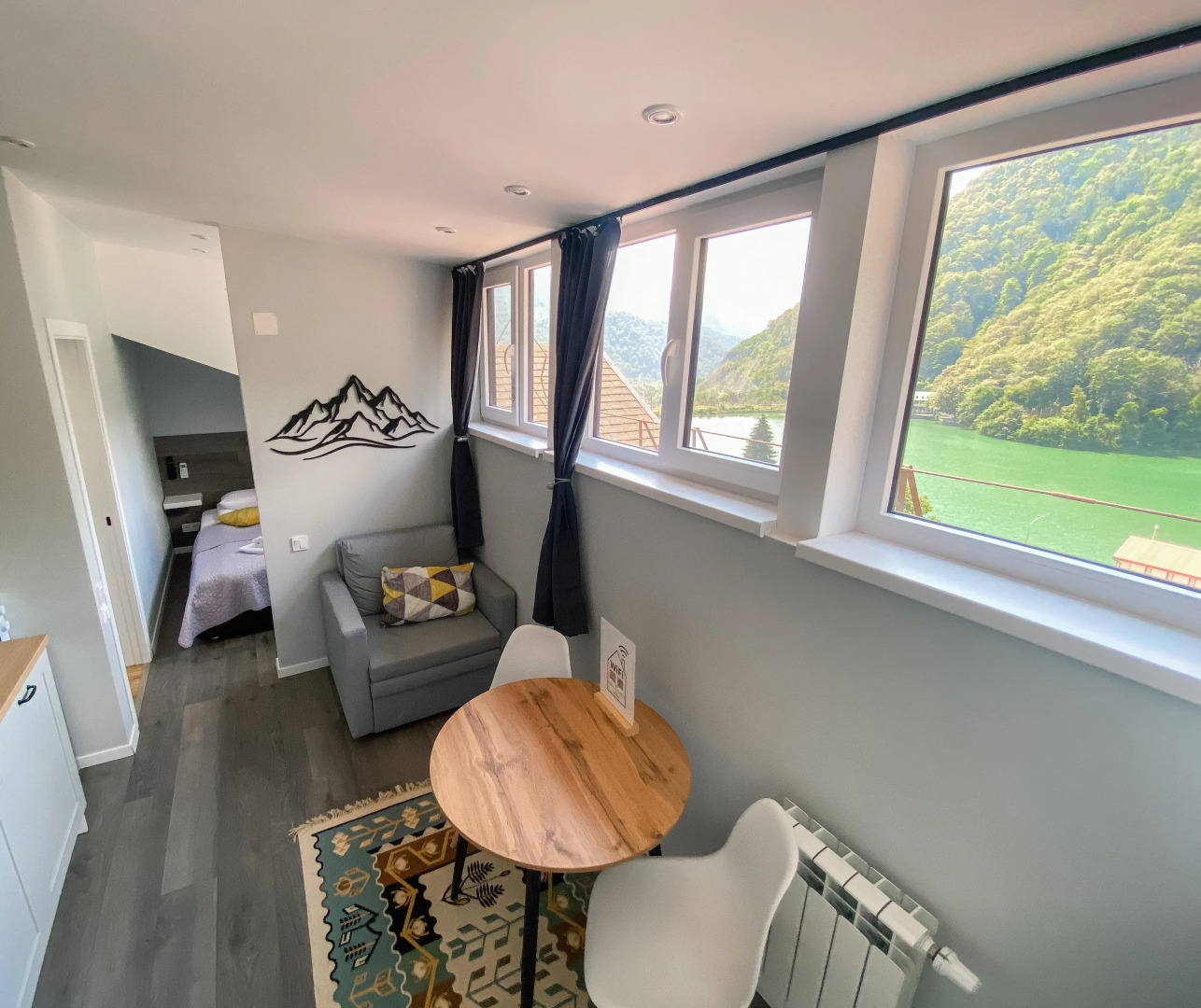 Квартира С Панорамным Видом на Озеро и Горы