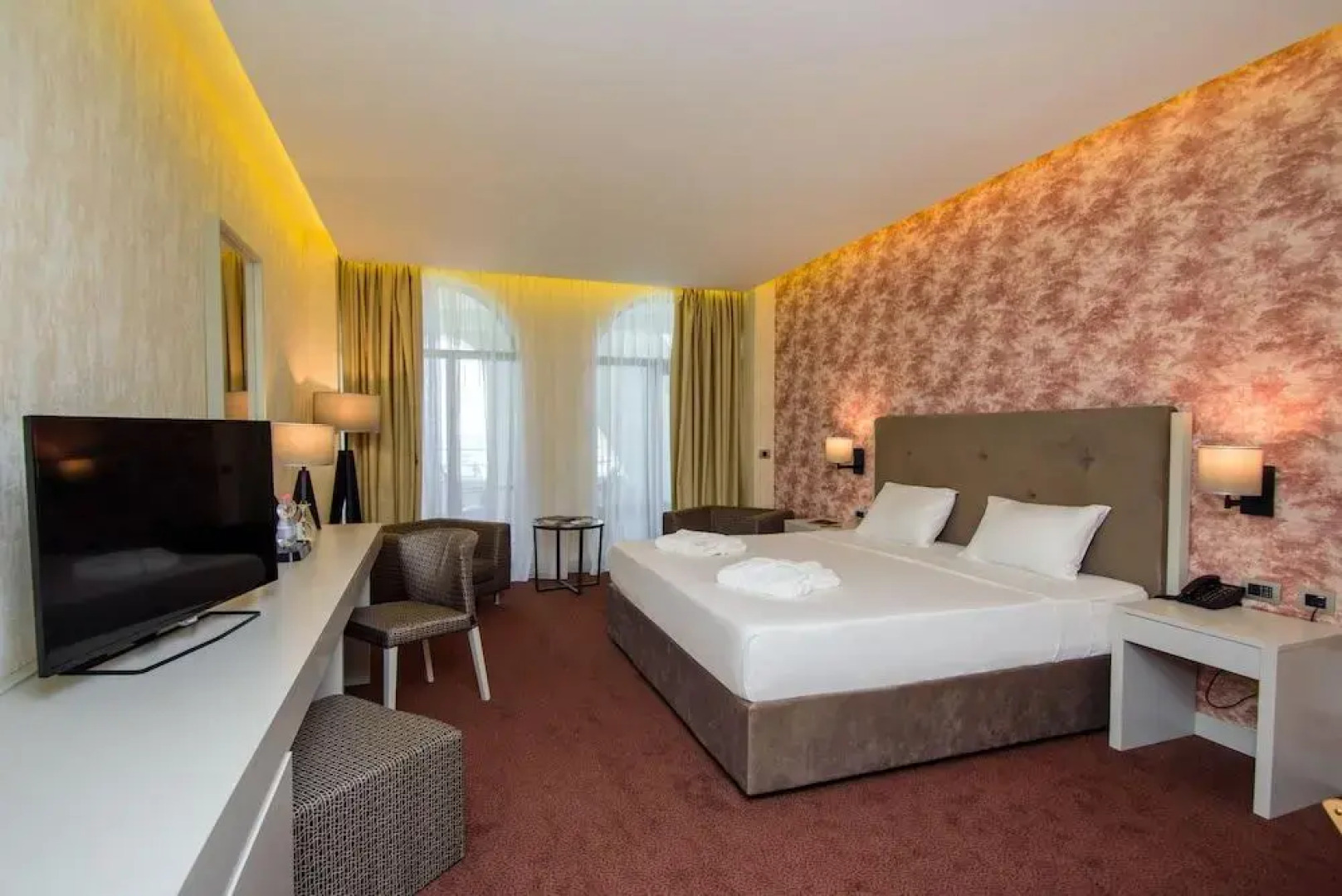 The Grand Gloria Отель