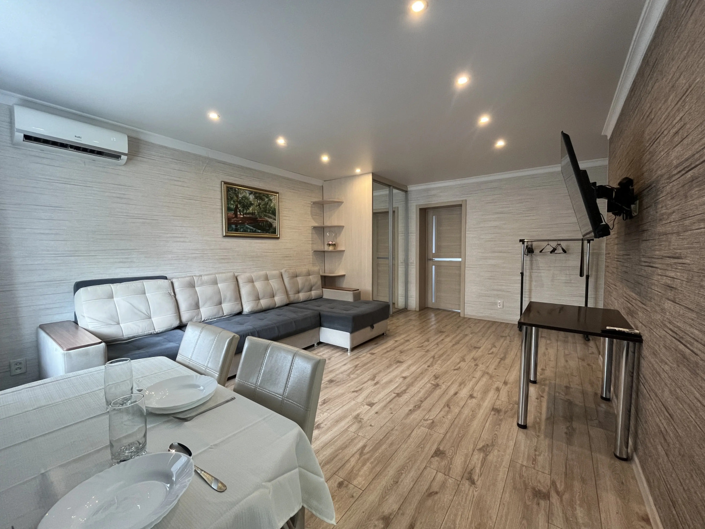 Апартаменты Unique Apart Сапфир  напротив Цирка и Променада 3 на Ленина 63