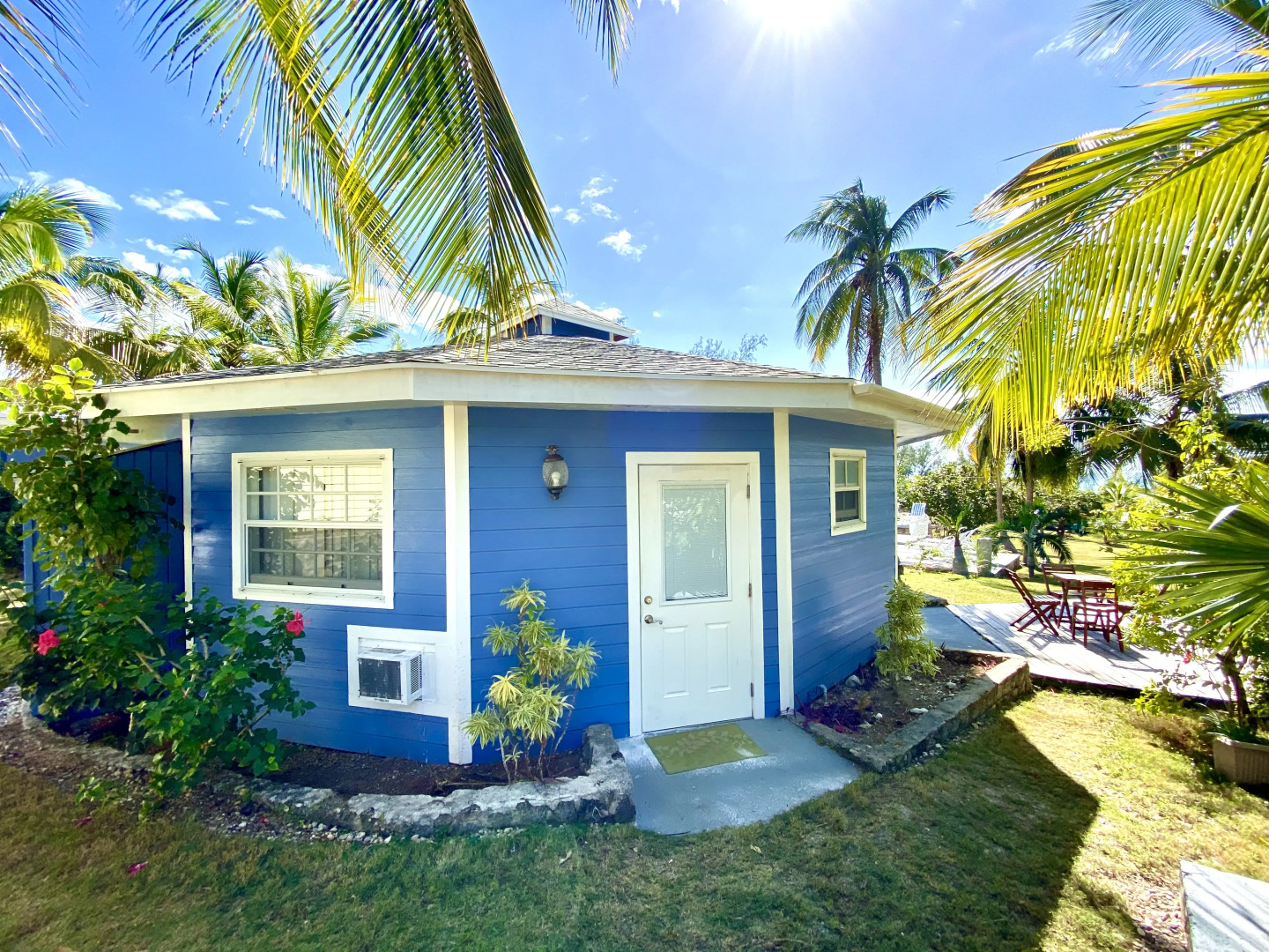 Отель The Sunset Cove And Rainbow Room