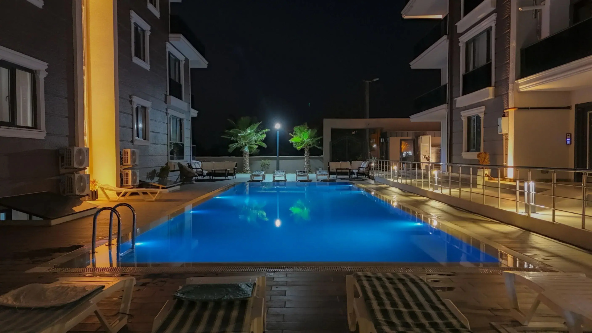 Апарт-отель Flower City Suits